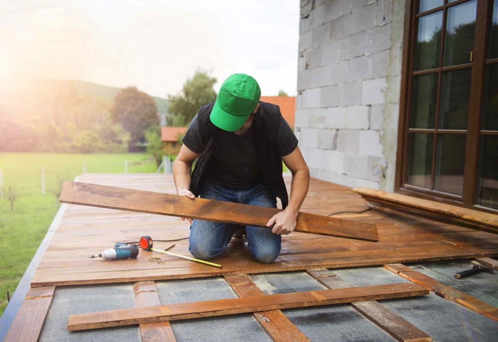 handyman-installing-wooden-flooring-PGBDZVQ.jpg